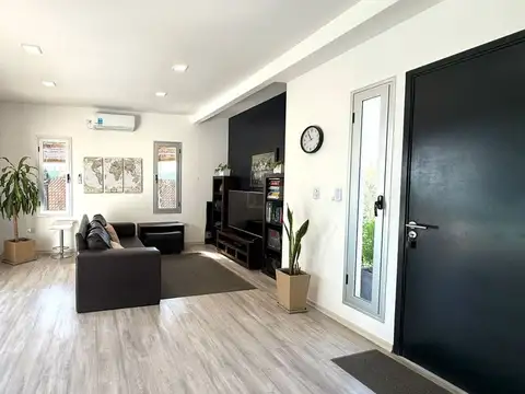 Casa 6 ambientes con 2 baños