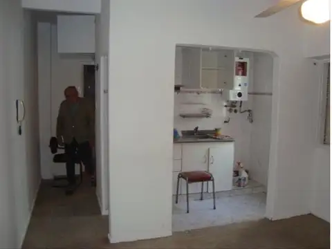 Carlos Calvo 100, Piso 1