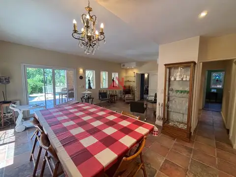 Casa 6 ambientes con 5 baños