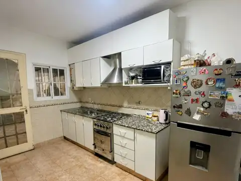 Zárate 100, Piso PB