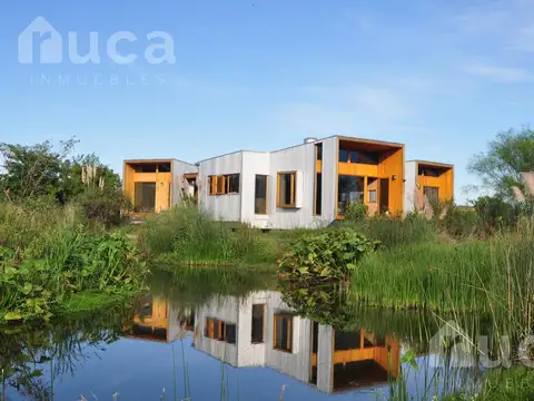 VENTA y ALQ ANUAL | CASA NUEVA de Increible Diseño en Magico entorno natural sobre Laguna