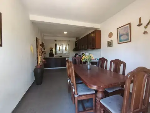 Venta casa 2 dormitorios y deposito en tanti
