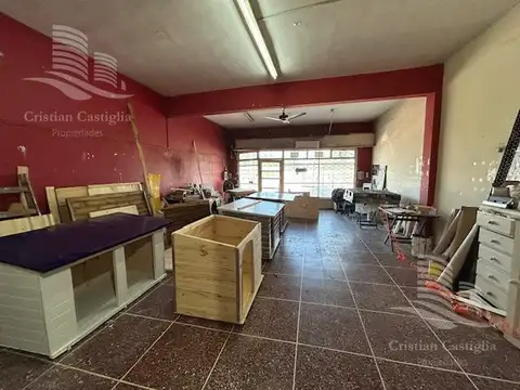 Amplio Local en Venta con Patio, frente a la estación de tren en Don Torcuato