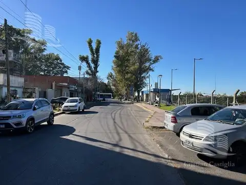 Amplio Local en Venta con Patio, frente a la estación de tren en Don Torcuato