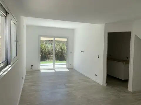 Venta casa 3 Ambientes jardin Saravi Village coch.