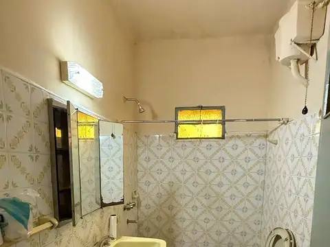 Casa 4 ambientes con 1 baño