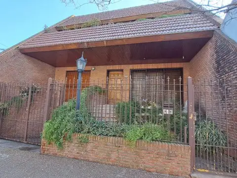 CASA EN LOTE PROPIO MUY AMPLIA EN EXCELENTE UBICACION , Sayos 5600 - Villa Lugano