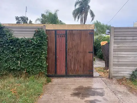 GZA. Venta. Casa 3 ambientes con pileta en terreno de 300m2. Barrio De Vicenzo, Pilar