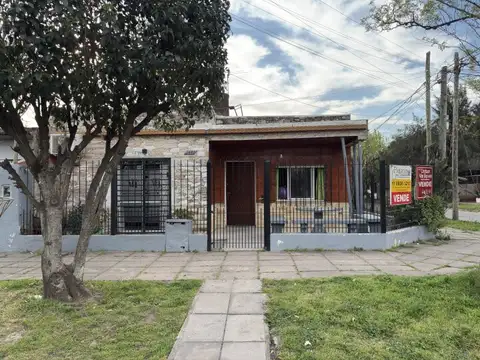 Se Venden Dos Viviendas en la Esquina de Alem y Castelli