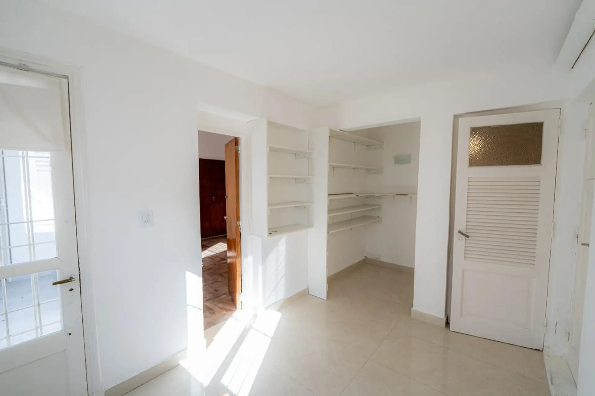 Venta de chalet 4 ambientes + 2 deptos - Corrientes 4000 - Chauvin