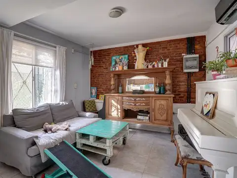 Depto Tipo Casa 4 ambientes con 2 baños