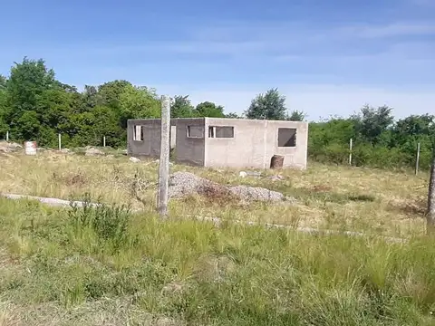 VENTA TERRENO + CASA A TERMINAR EN ESTANCIA GRANDE