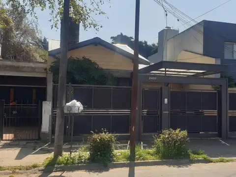 Chalet en Venta en Castelar sur.