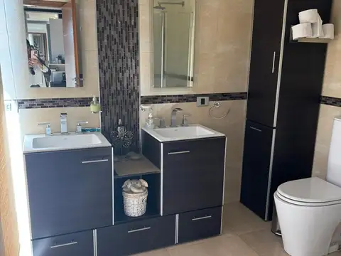 Casa 5 ambientes con 4 baños