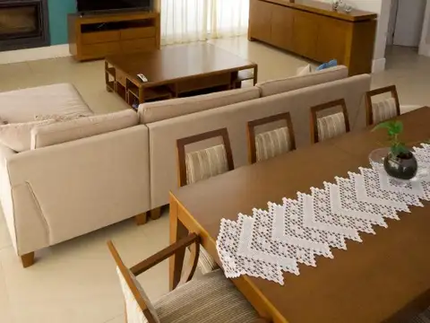 Excelente Casa en Venta en Barrio Quebradas,Baradero.