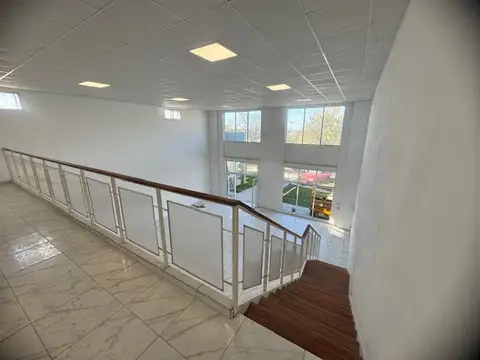 Local en Alquiler Via Púb.