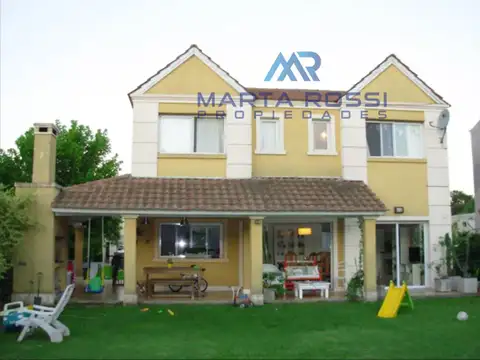 Casa 4 ambientes con 3 baños
