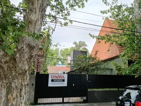 Casa en venta en  Martinez de Vias/Libertador , con 3 dormitorios , Jardin  y Pileta