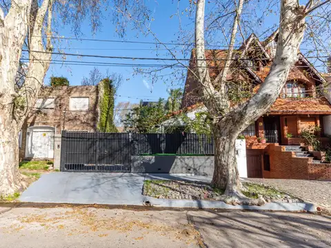 Casa en venta en  Martinez de Vias/Libertador , con 3 dormitorios , Jardin  y Pileta
