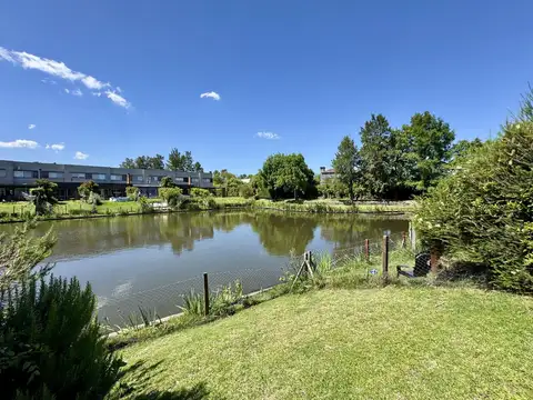 Departamento en venta y alquiler 4 ambientes con jardín