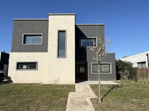 Moderna Casa de 6 Ambientes a Estrenar con financiación directa