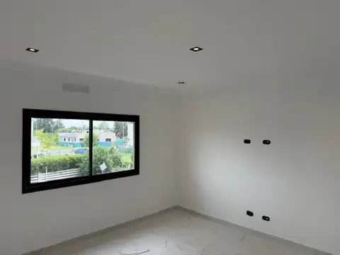 Casa 6 ambientes con 2 baños