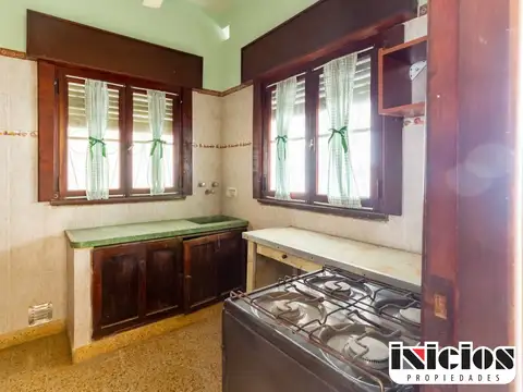 Yrigoyen e/ Azopardo y Montevideo  - C717