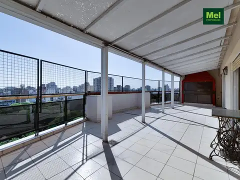 Piso 4 ambientes con 2 cocheras y baulera