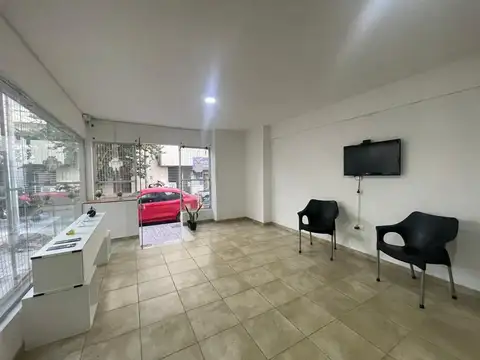 LOCAL A LA VENTA A 1/2 CUADRA DE  AV CASTRO BARROS