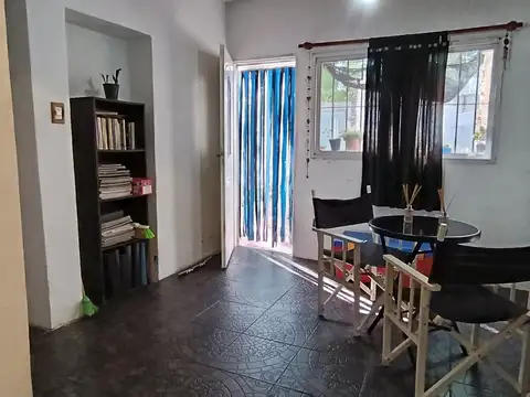 Casa 2 ambientes con 1 baño