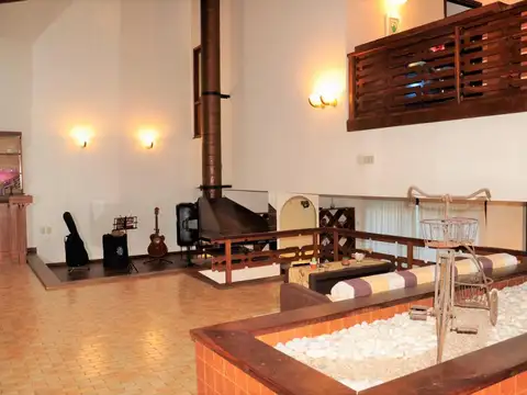 Casa 5 ambientes con 4 baños