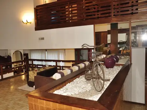 Casa en Venta con 6 cocheras