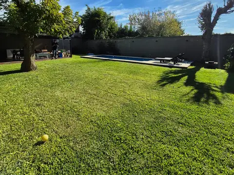 Casa 6 ambientes con 2 baños