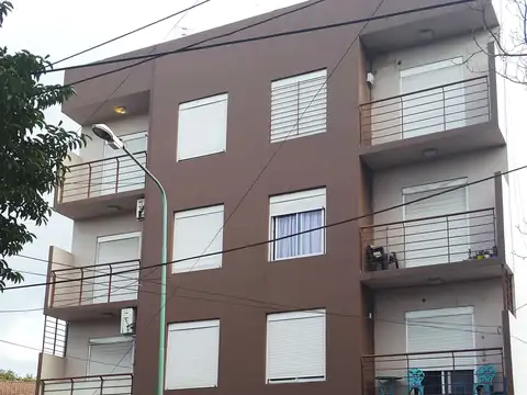 DEPARTAMENTO EN ALQUILER CON COCHERA EN MERLO CENTRO