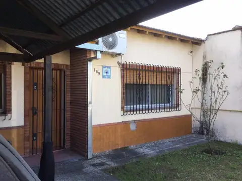 VENTA CASA 3 AMBIENTES CON FONDO APTO CRÉDITO BANFIELD