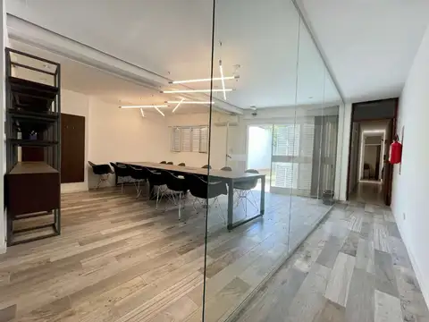 Oficina 6 ambientes con 2 baños