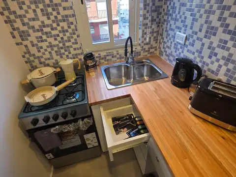 VENTA. DEPARTAMENTO 2 AMBIENTES RECICLADO Y AMOBLADO, TUCUMAN 2500 MAR DEL PLATA