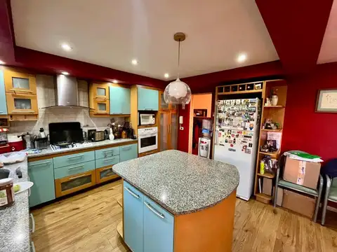 Casa en Venta con 3 cocheras