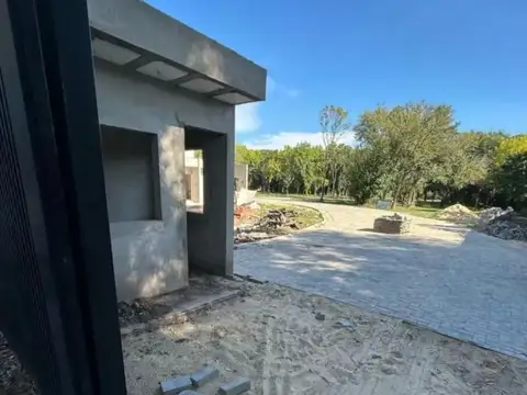 LOTE EN VENTA EN BARRIO CERRADO ALTOS DE SAN CARLOS