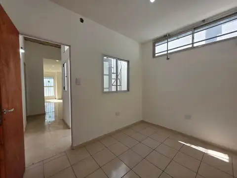 Casa en Alquiler - Echesortu - 2 Dorm, terraza exclusiva, sin expensas