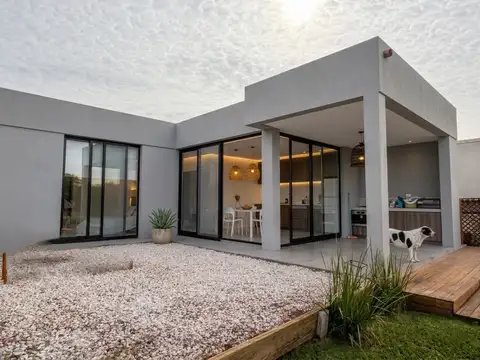 Casa en Venta en Pilar del Este - Santa Elena, USD 198.000