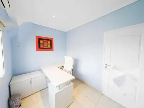 CASA DE 5 AMB EN 2 PLANTAS BARRIO CERRADO BRICKLAND