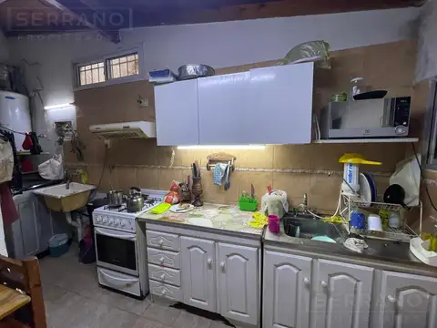 Casa 6 ambientes con 2 baños