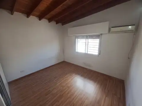 Depto Tipo Casa 4 ambientes con 2 baños
