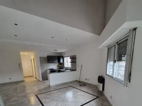 Depto Tipo Casa en Alquiler de 4 ambientes
