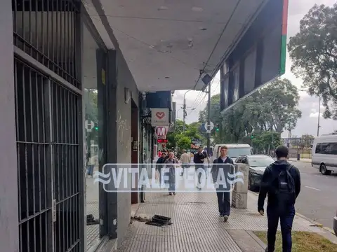 ALQUILER LOCAL EN LINIERS CON DEPOSITO Y SOTANO, APTO VARIOS RUBROS CON DARSENA