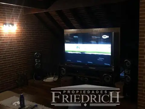 Casa en Alquiler con 7 cocheras