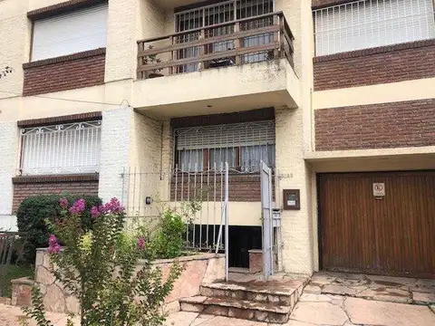 DEPARTAMENTO TRES AMB A LA CALLE