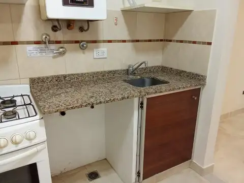 PH al frente planta baja 1 ambiente  con patio zona Villa Urquiza.