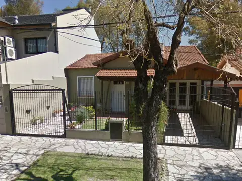 En Venta en Ciudad Jardin Chalet de 4 Ambientes 3 Baños Pileta Quincho - Financia F: 10475